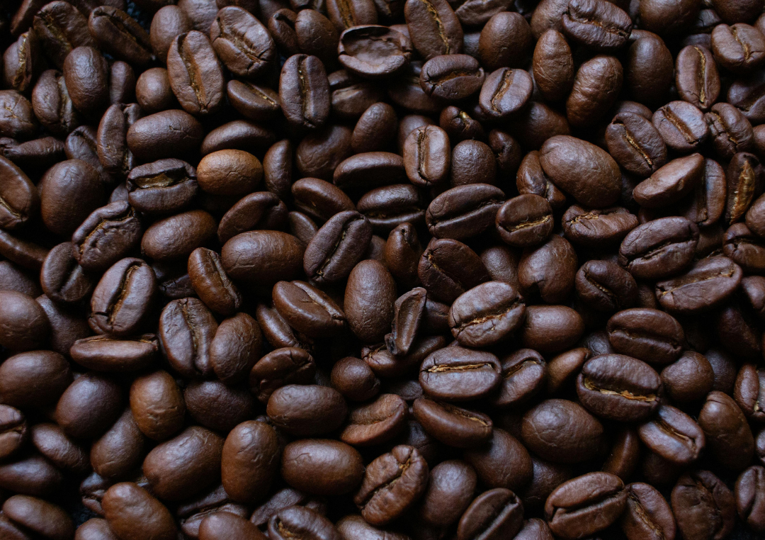 Mörkt rostade kaffebönor