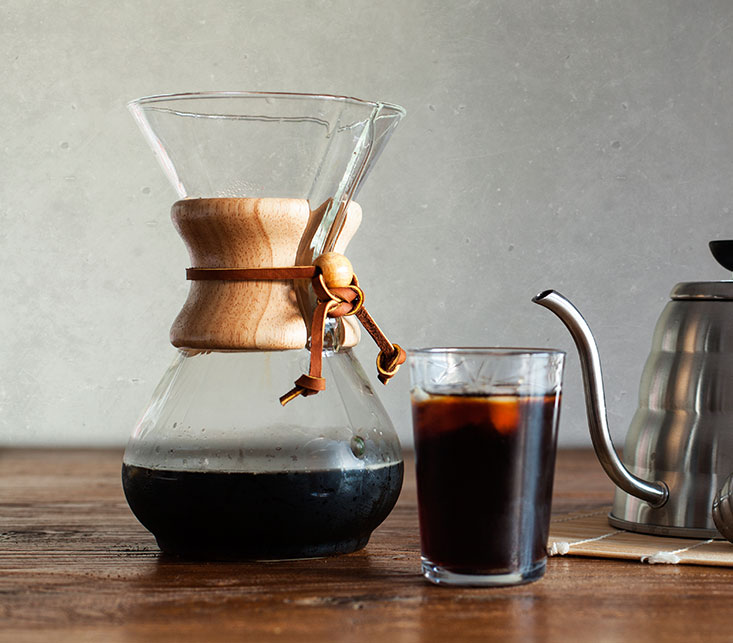 Chemex kaffekanna och chemexkaffe i kaffekopp