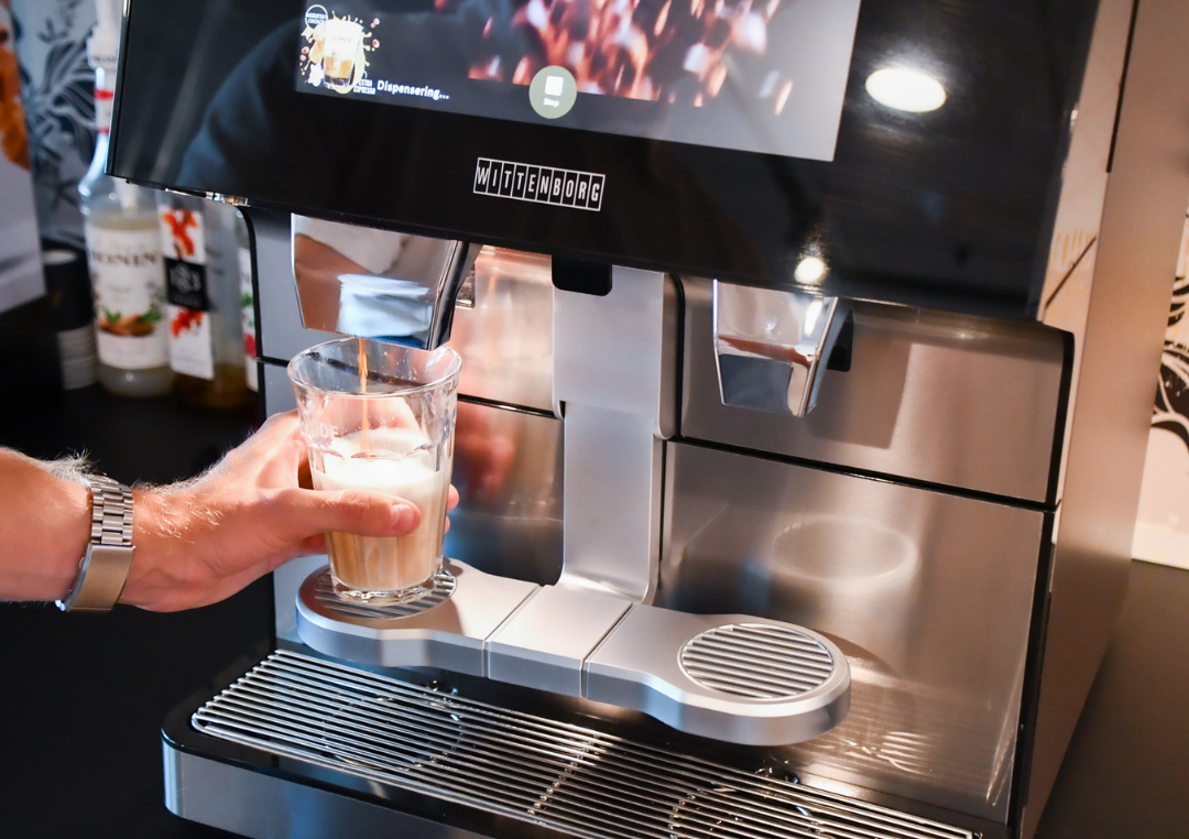 Café latte bryggd från en maskin